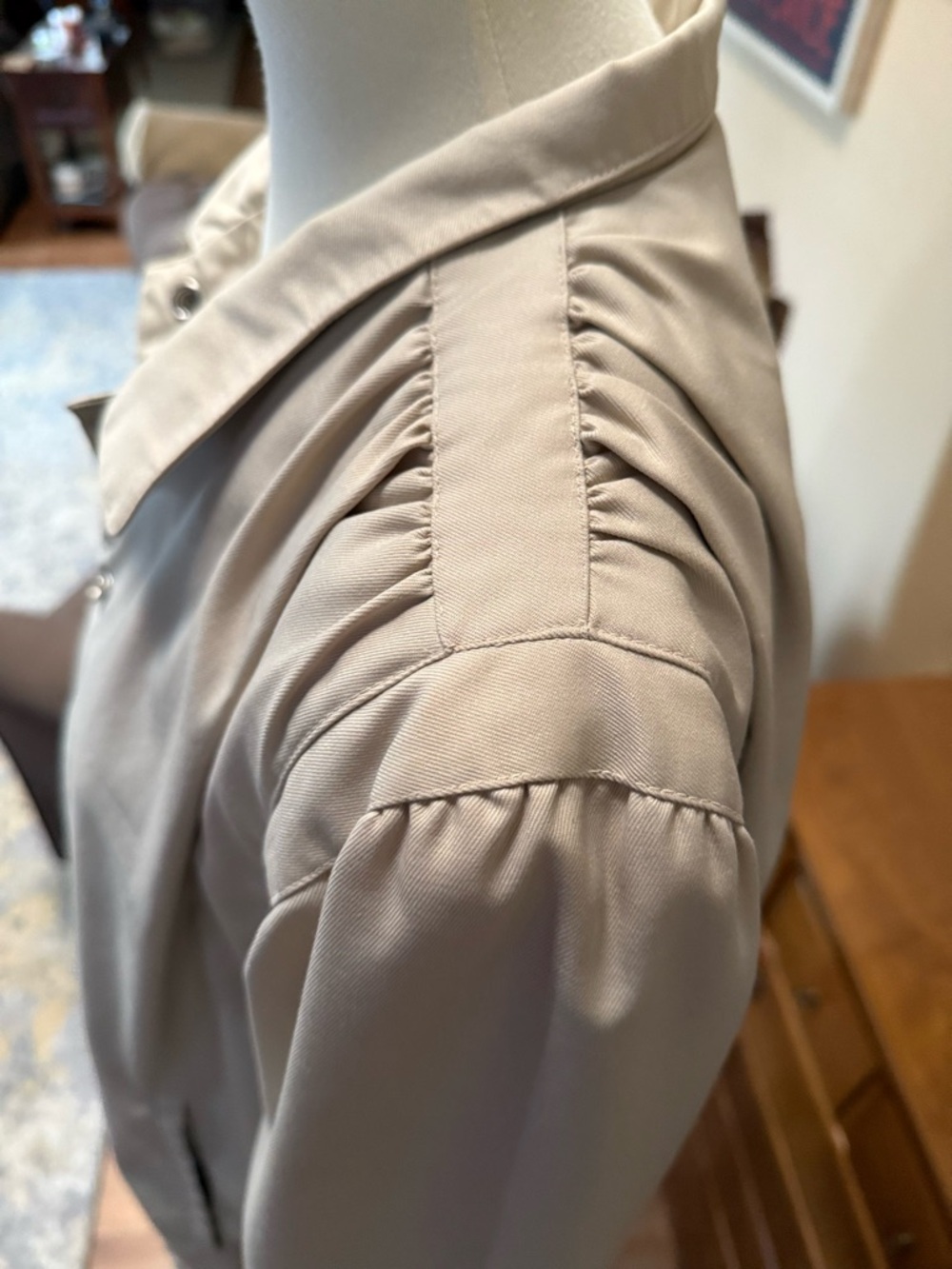Vintage Versatile Women's Utility Jacket in Tan - Picture 4 of 15
